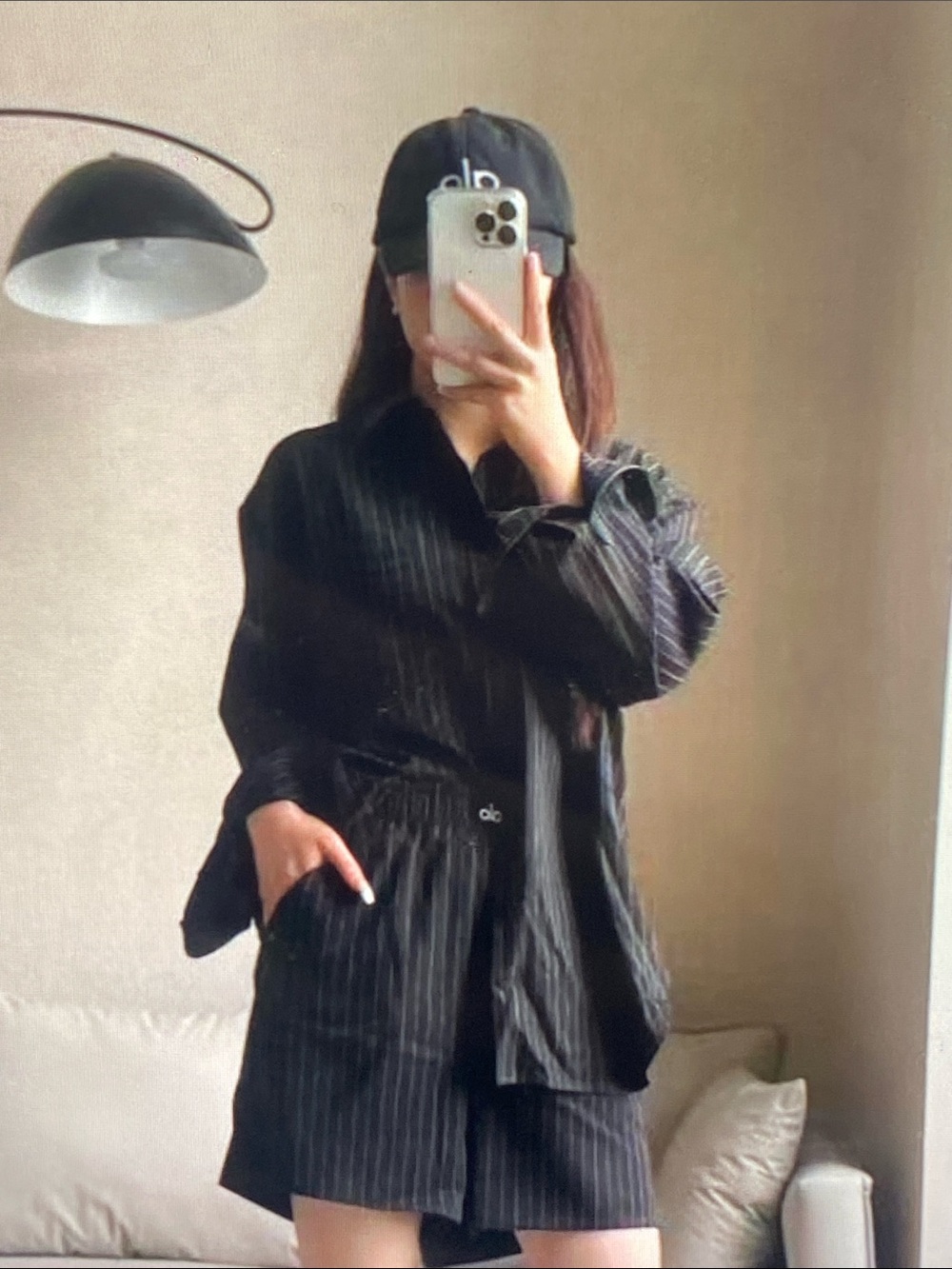 ALO Yoga Black Pinstripe Athletic Shorts Set - Picture 6 of 8